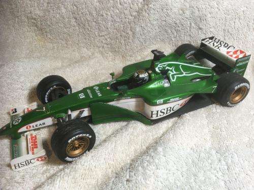 Hotwheels - Jaguar R1 1:18
