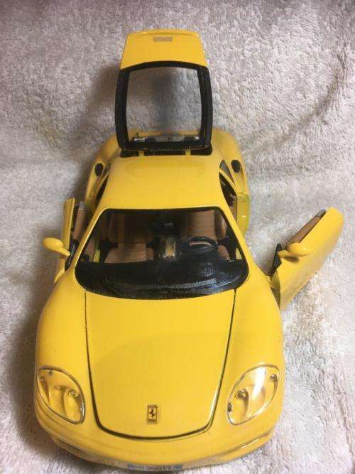 Burago Ferrari 360 Modena 1996 Made in Italy 1:18