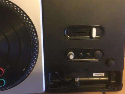 Wii - DJ Hero Deck + DJ Hero 1 & 2