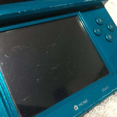 Nintendo 3DS - Turquoise with charger & 2gb Memory card + Carry case
