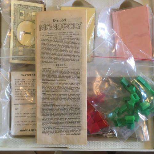 Monopoly - Compact Vintage made by Manhattan  (Has Eloff Street)