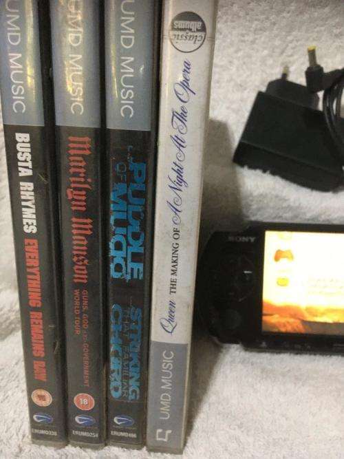PSP 3004, 512MB Memory Card Charger, 5 Games + 4 UMD Music videos