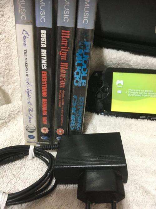 PSP 1001, 2GB Memory Card Charger, Carry Case 5 Games + 4 UMD Music videos