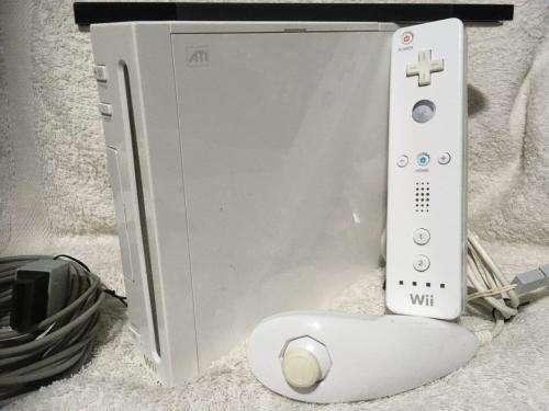 Nintendo Wii - White, Controller, Nunchuck, PSU, Sensor, Cables, Silicone Controller Sleeve