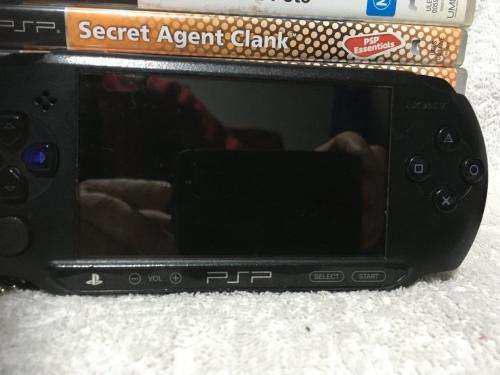 PSP Street, 1GB Memory Card Charger, 5 Games + 4 UMD Music videos + Starter Kit