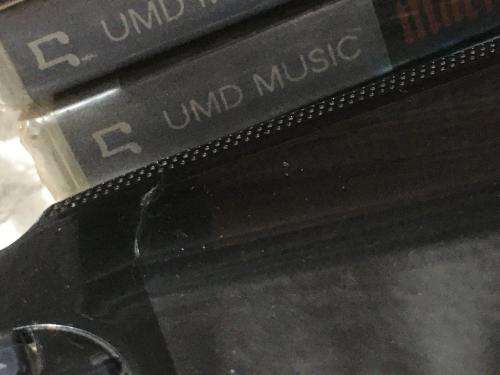 PSP 1004, 32MB Memory Card Charger, 5 Games + 4 UMD Music videos + Starter Kit