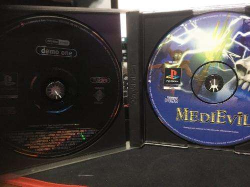 PS1 - Medievil (Pal Black Disc)