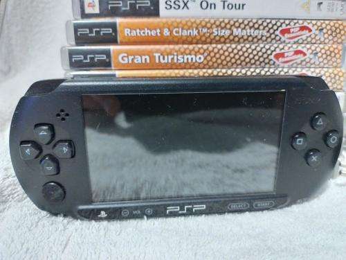 PSP Street, 64B Memory Card Charger, 5 Games + 4 UMD Music videos + Starter Kit
