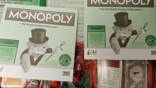 Monopoly - Hasbro Prima Toys South African Edition (Has Clifton) + 8 Metal playing pieces. -