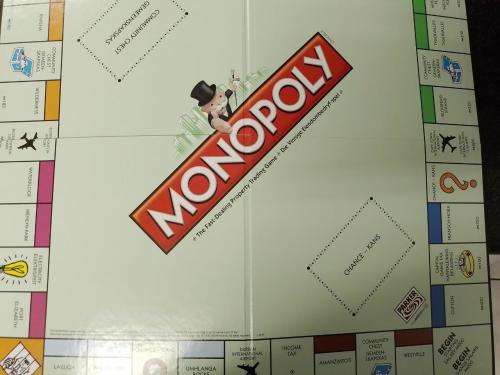 Monopoly - Hasbro Prima Toys South African Edition (Has Clifton) + 8 Metal playing pieces. -