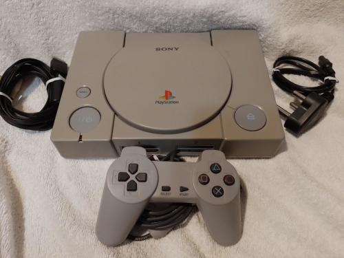 PS1 - Original Phat Sony Playstation 1 Region Free + Generic Controller