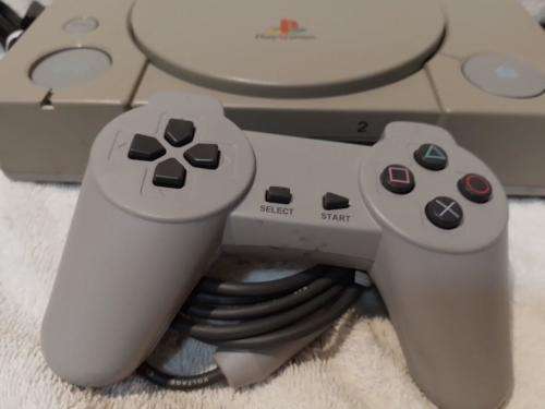 PS1 - Original Phat Sony Playstation 1 Region Free + Generic Controller