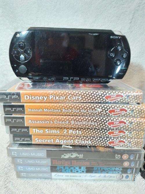 PSP 1004 Black, 32MB Memory Card, Charger, 5 Games + 4 UMD Music videos + Starter Kit