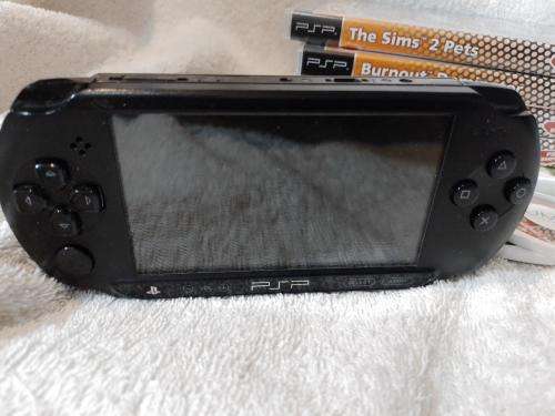 PSP Street,  Charger, 5 Games + 4 UMD Music videos loose + Starter Kit (No Memory Card)
