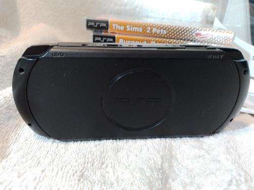 PSP Street,  Charger, 5 Games + 4 UMD Music videos loose + Starter Kit (No Memory Card)