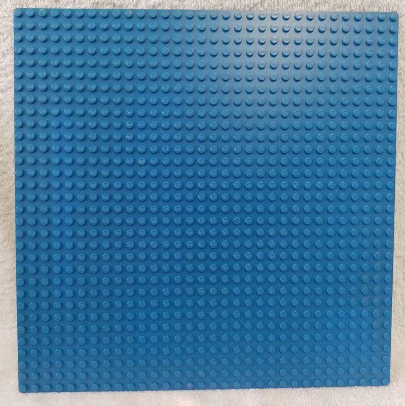 Genuine LEGO base plate 32 x 32 stud