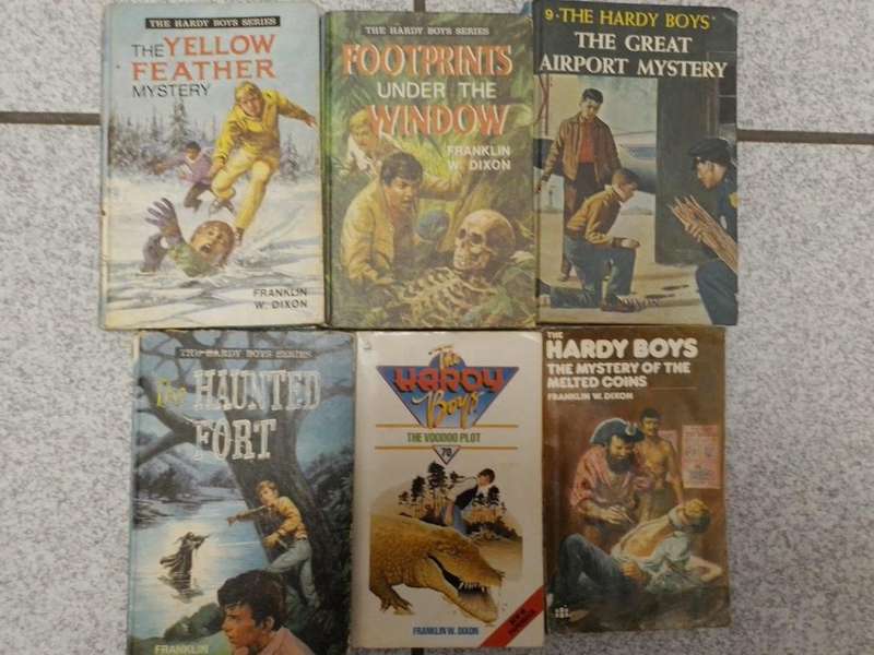 Job lot of 6 Vintage The Hardy Boys (4 x Hard covers 2 x Soft Covers)