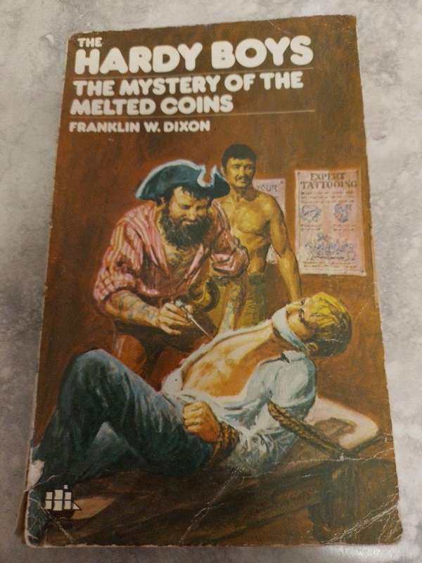 Job lot of 6 Vintage The Hardy Boys (4 x Hard covers 2 x Soft Covers)