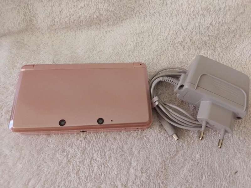 Nintendo 3DS  Stylus, Charger + Animal Crossing cartridge - No Memory Card