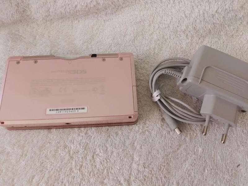 Nintendo 3DS  Stylus, Charger + Animal Crossing cartridge - No Memory Card