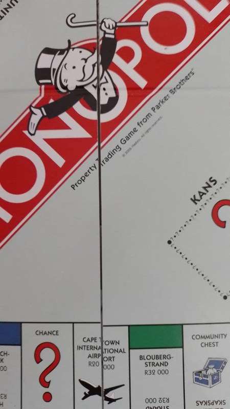 Monopoly - Hasbro Prima Toys (Has Sandton) + 8 Metal playing pieces.