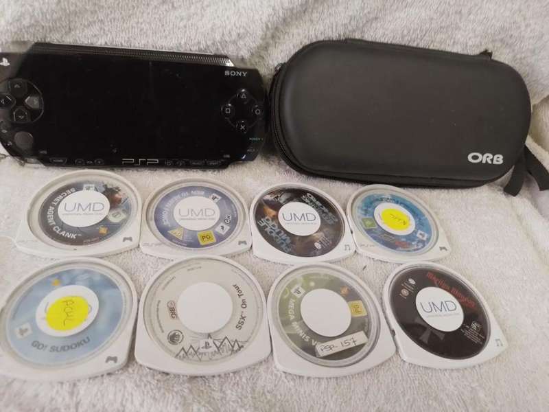 PSP 1000,  Charger, 5UMD Games + 2 UMD Music videos loose + Carry case (512mb Memory Card)