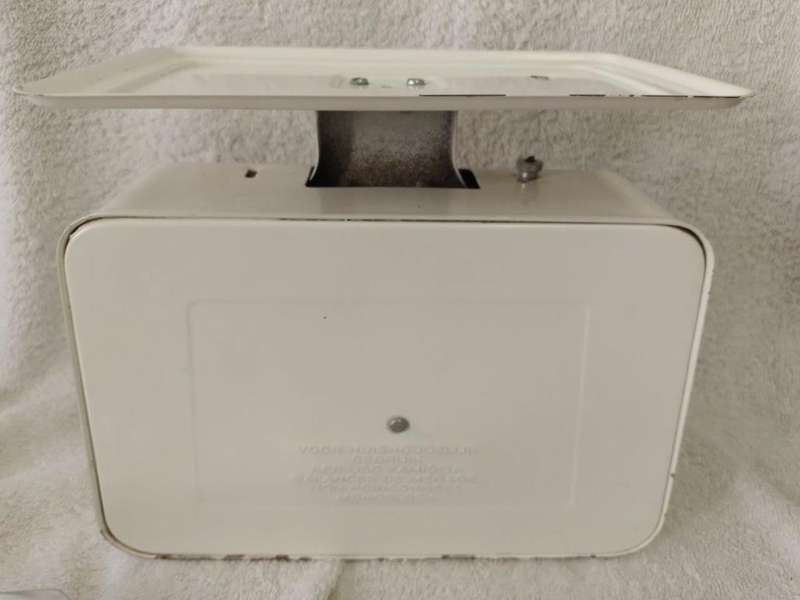 Vintage Metal Kitchen Scale