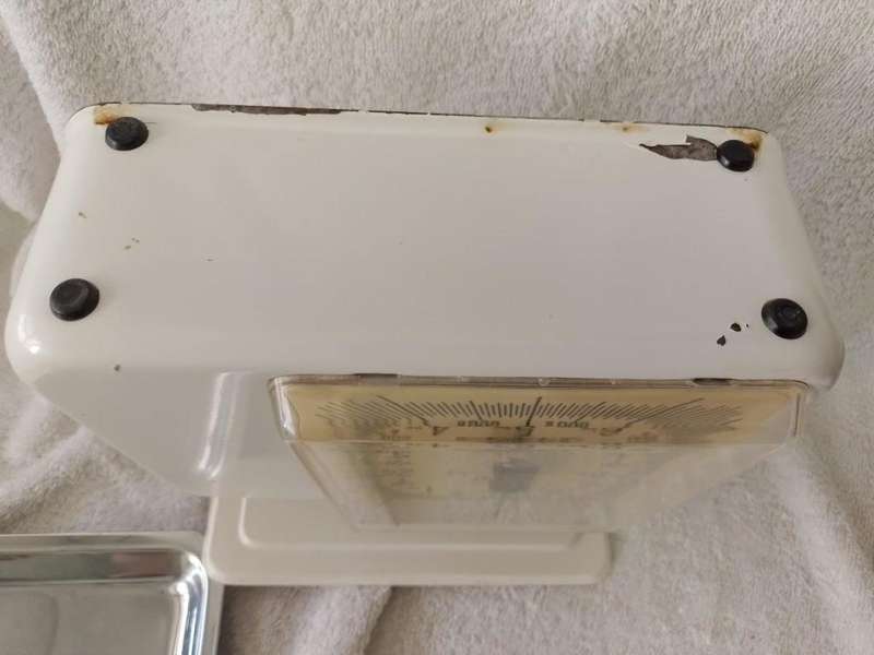 Vintage Metal Kitchen Scale