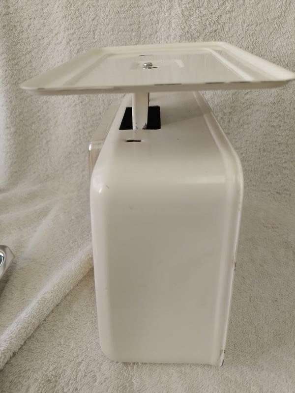 Vintage Metal Kitchen Scale