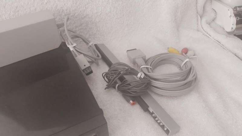 Nintendo Wii - Working Console, PSU, Sensor Bar + AV Cable - See description