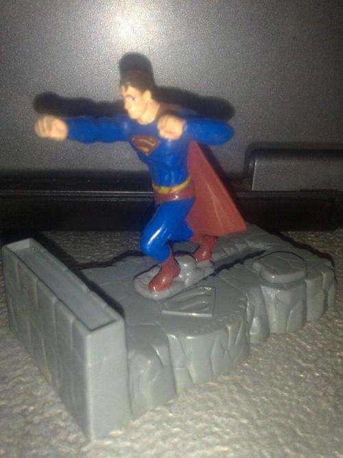 Superman on a rock +- 10 x 8 cm