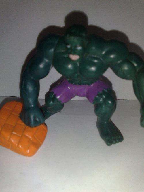 Hulk Hard Rubber Smashing the ground +- 7cm tall