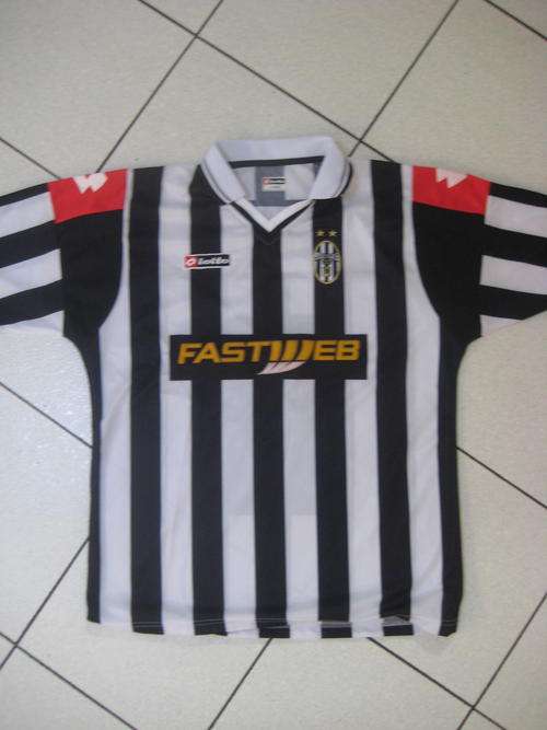 JUVENTUS BLACK & WHITE REPLICA KIT