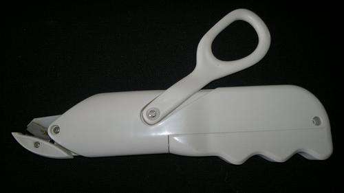BATTERY OPERATED SUPER SCISSORS