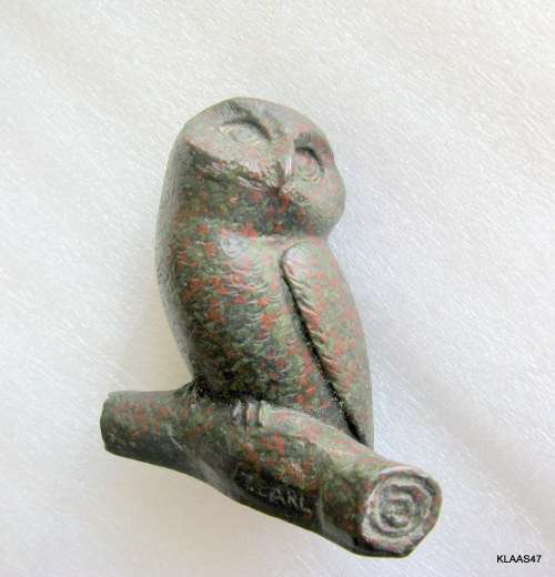 VINTAGE SMALL CARVED  STONE OWL : T. EARL : (POSSIBLY ZEN STONE) :6 cm HIGH - 6cm LONG
