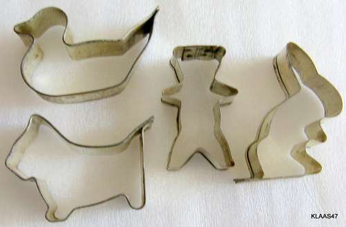 SET OF FOUR NUTBROWN ANIMAL BISCUIT CUTTERS STILL IN ORIGINAL BOX