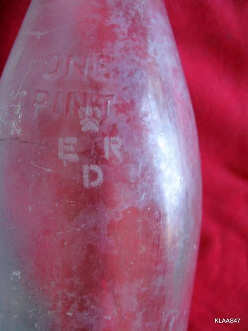 VINTAGE 1 PINT MILK BOTTLE : CROWN E R D - EMBOSSED BELOW 1 PINT
