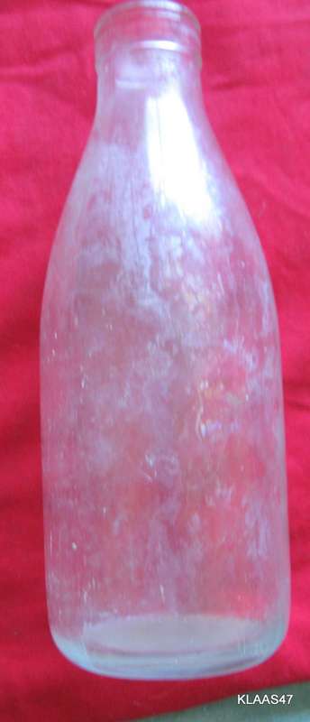 VINTAGE 1 PINT MILK BOTTLE : CROWN E R D - EMBOSSED BELOW 1 PINT