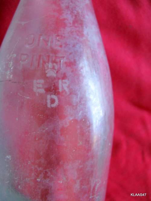 VINTAGE 1 PINT MILK BOTTLE : CROWN E R D - EMBOSSED BELOW 1 PINT