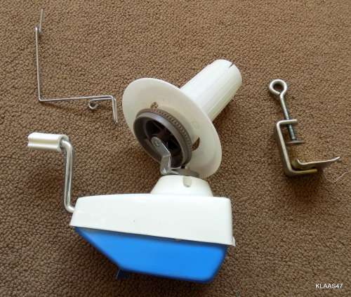 EMPISAL - WISK - WOOL WINDER : COMPLETE WITH WOOL GUIDE AND TABLE CLAMP - IN ORIGINAL BOX