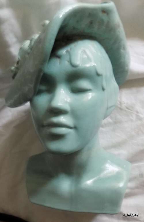 POTTERY HEAD AND SHOULDERS