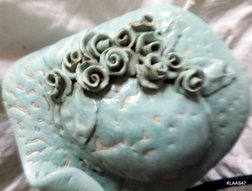 POTTERY HEAD AND SHOULDERS
