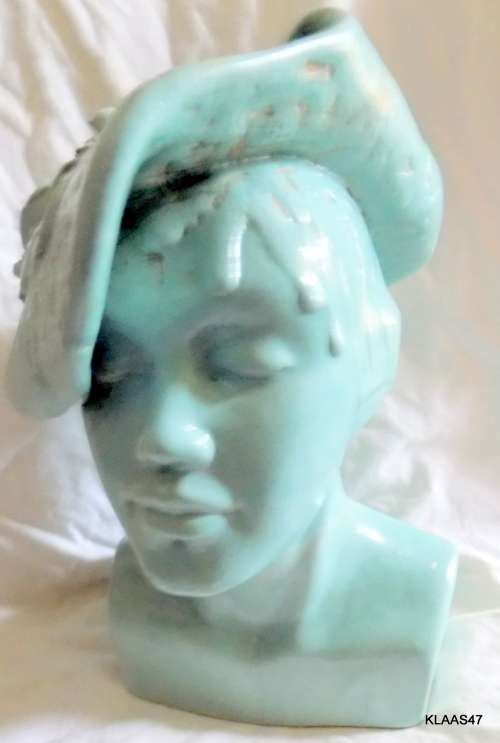 POTTERY HEAD AND SHOULDERS
