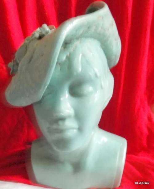 POTTERY HEAD AND SHOULDERS