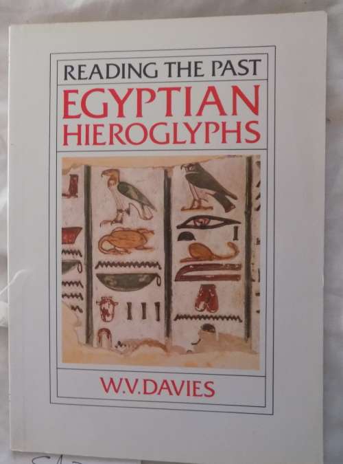 READING THE PAST EGYPYIAN HIEROGLYPHS by W.V.Davies  thin paperback 1992