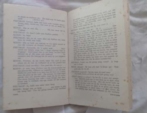 Magdalena Retief - Uys Krige (`n Toneelstuk in 8 Tonele en  Epiloog) 1940 2de en Verbeterde Druk
