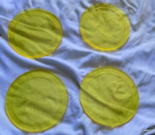 4 PLASTIC COASTERS : GORDON`S GIN :
