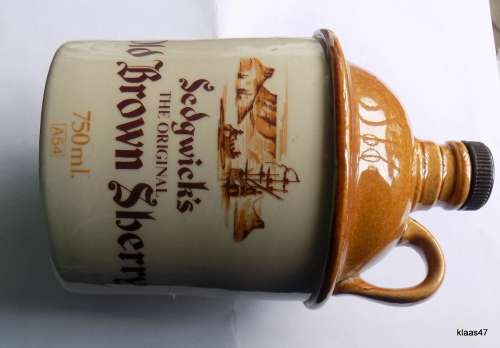 SEDGWICK'S OLD BROWN SHERRY : EMPTY 750ML BOTTLE : 16.5cm HIGH : MADE BY OUDE KAAP STONEWARE PTY LTD
