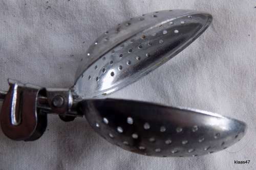 VINTAGE TEA INFUSER (SPOON SHAPED)
