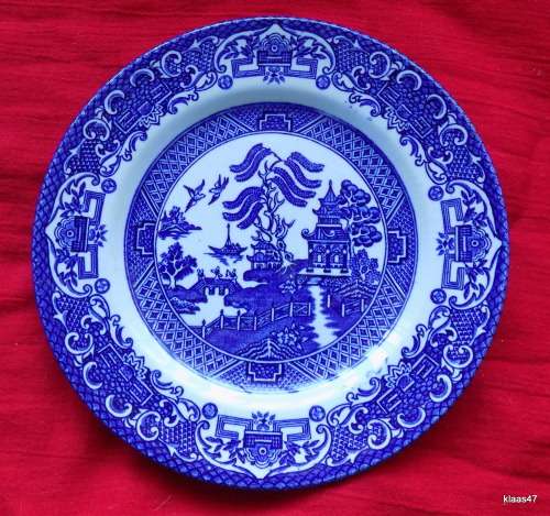 OLD WILLOW - ENGLISH IRONSTONE POTTERY - BLUE AND WHITE - SIDE PLATE 17.5cm DIAMETER